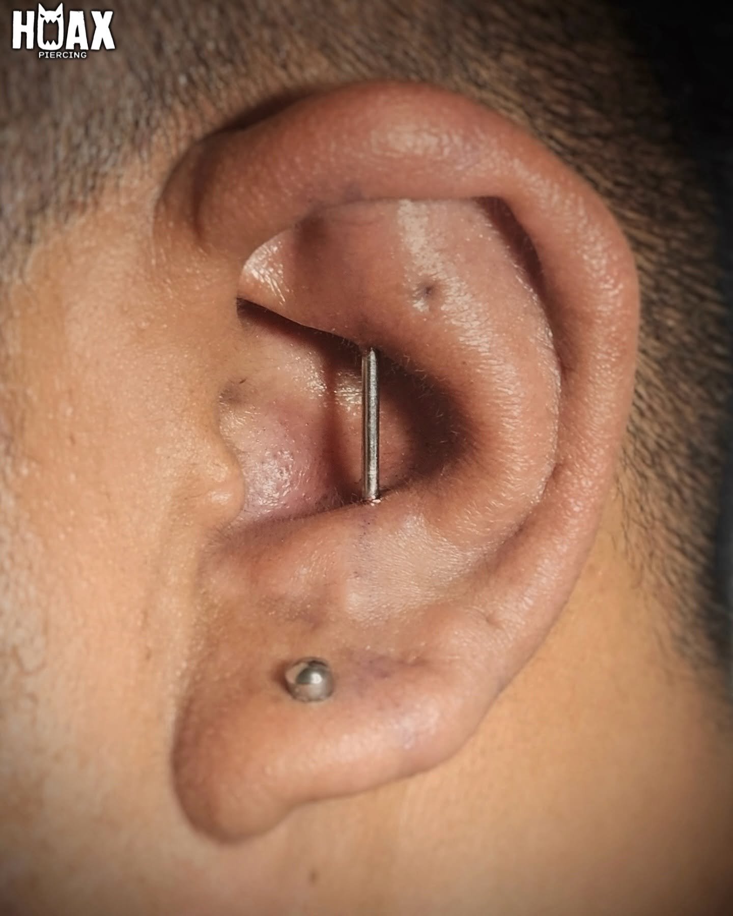 Industrial bar piercing through the antihelix